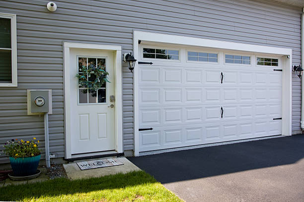 24/7 Emergency Garage Door Panel Replacement experts in Rossville, KS